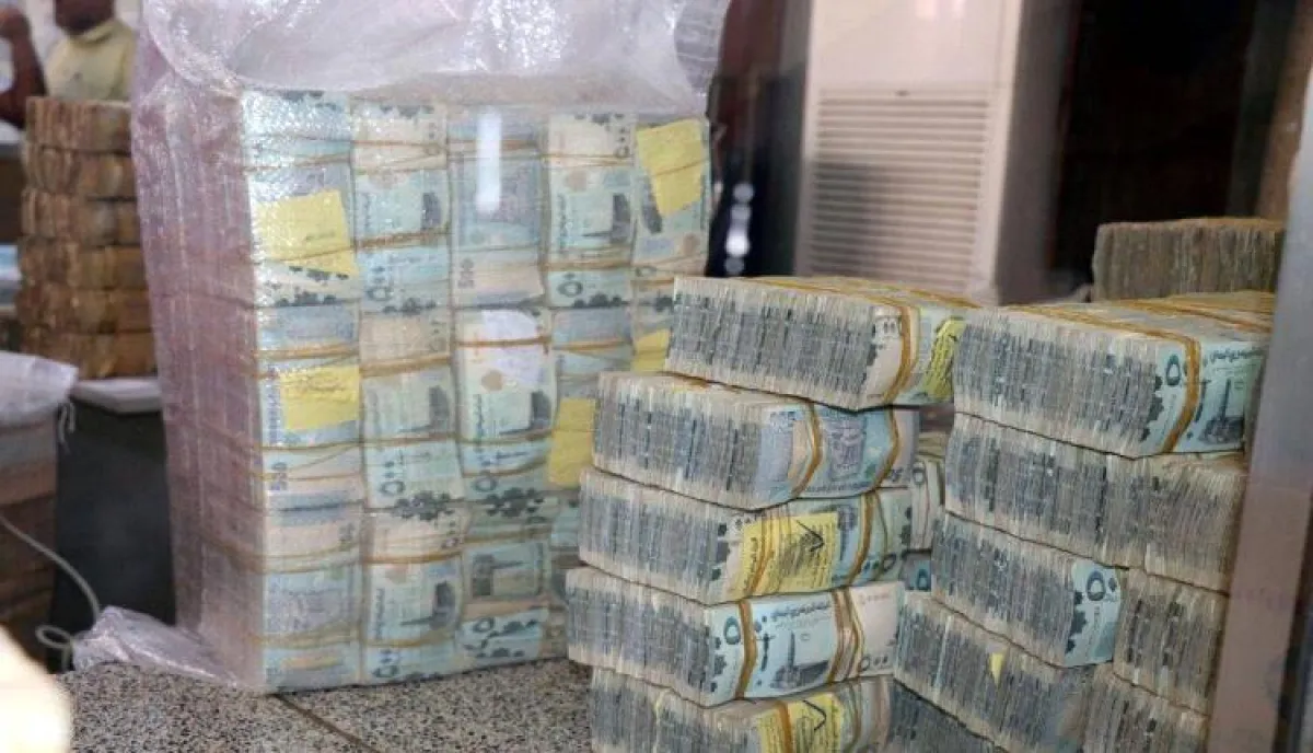 تحذيرات من انهيار وشيك | اقتصاد "تحت الحصار النقدي في اليمن": أزمة سيولة خانقة تهدد بانهيار الخدمات ومعيشة الملايين في مناطق الشرعية
