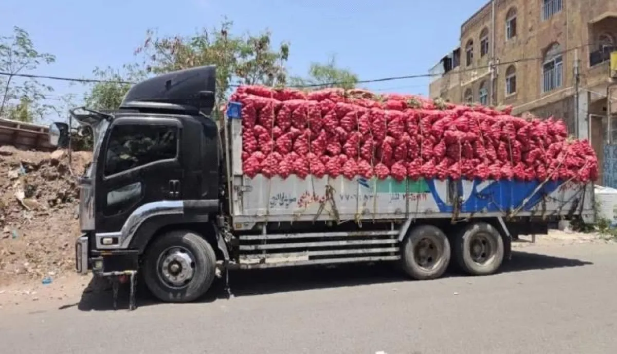 سياسية التضييق الاقتصادي .. الحوثيون يعرقلون حركة التجارة