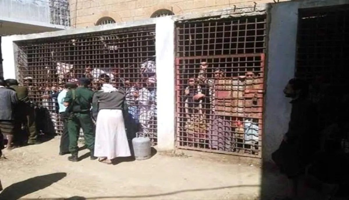 عندما ينطق الجلاد | "شهادة من قلب الظلم".. قيادي حوثي يقرّ بتحول سجون المليشيا في تهامة إلى "مقابر جماعية" تفتقر لأدنى المقومات الآدمية