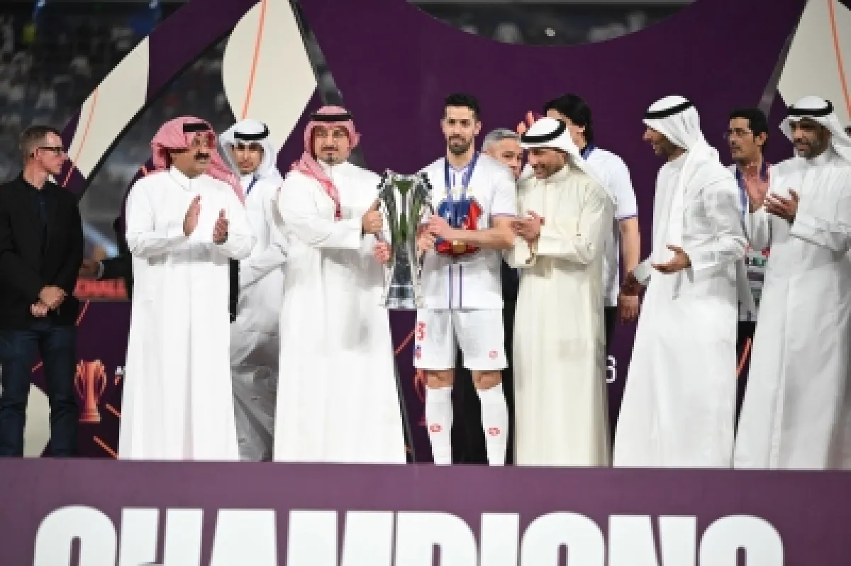 المسحل يتوج الكويت بكأس التحدي الآسيوي في احتفالية كروية