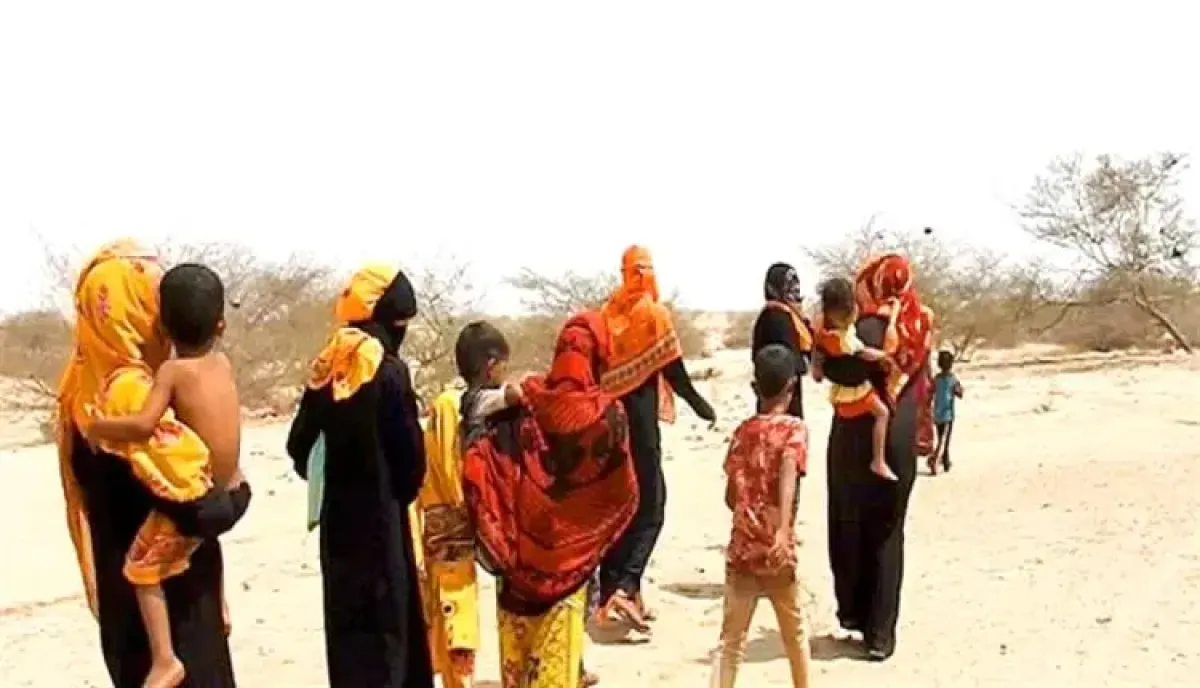 تحت تهديد السلاح.. الميليشيا الحوثية تهجر سكان الحديدة قسراً وتحول قراهم إلى ثكنات عسكرية