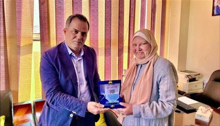 في القاهرة .. قناة يمنية تكرم أبنة أول شهيد مصري شارك في الدفاع عن ثورة 26 سبتمبر | شاهد