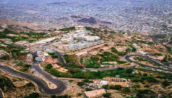 في تعز .. ثانوية شاذة تخضع لنفوذ الإخوان تفرض رسوماً غير قانونية على الطلاب