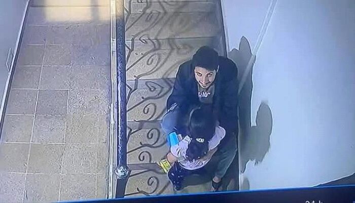 جريمة مروعة تهز العاصمة المحتلة | ذئب بشري يفلت من كاميرا المراقبة بعد محاولة اختطاف طفلة في صنعاء.. أين الأمن؟