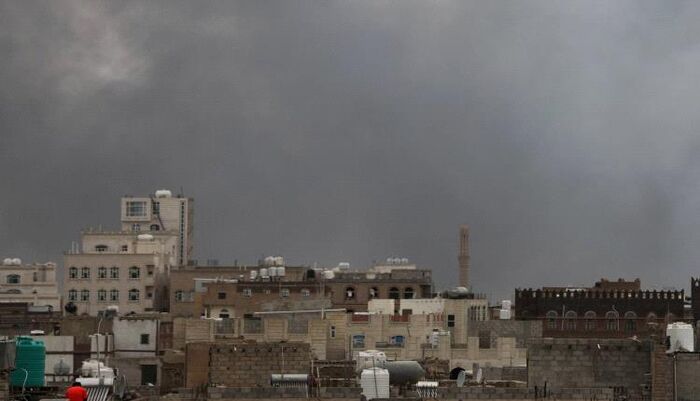 شاهد | خروج الآلاف في جميع المحافظات إلى الشوارع والساحات العامة والحوثيون يقطعون جميع طرق صنعاء المؤدية إلى ميدان السبعين | بالفيديوهات .. احتفالات شعبية..