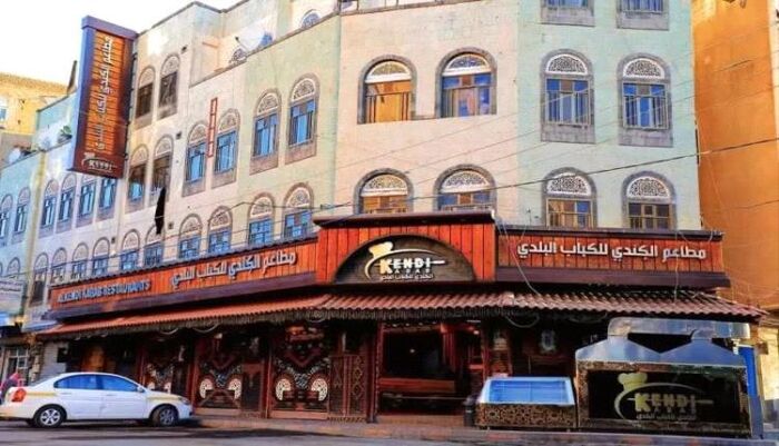 سياسية ممنهجة ضد المسثمرين .. أشهر سلسلة مطاعم الكباب في صنعاء يغلق أبوابه | اسماء وتفاصيل