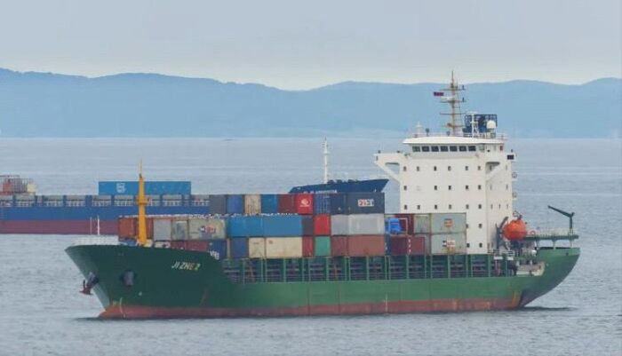 تورط "الامم المتحدة" في التهريب .. سفينة غامضة تنقل أسلحة وطائرات للحوثي وسط غطاء رسمي دولي.. وتصل صنعاء بسرية