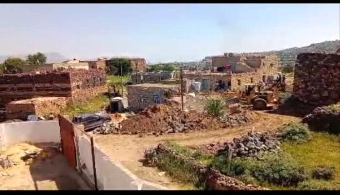 غزوة الخميس المبارك .. عساكر وشيولات وهدم للبيوت وبلكونات تغزر داخل مدارس تعز