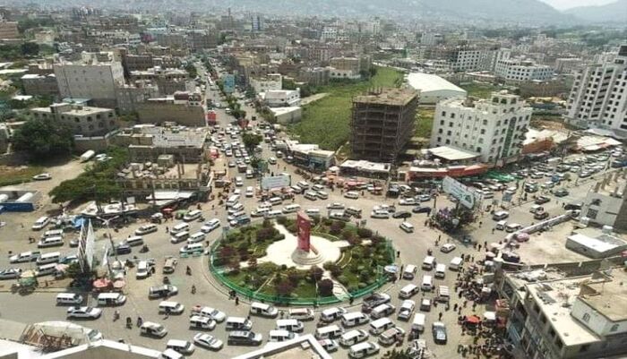 اعتداءات متكررة وممارسات ابتزاز مالية | تحت صوت البلدية.. الحوثيون ينهبون الباعة المتجولين في إب