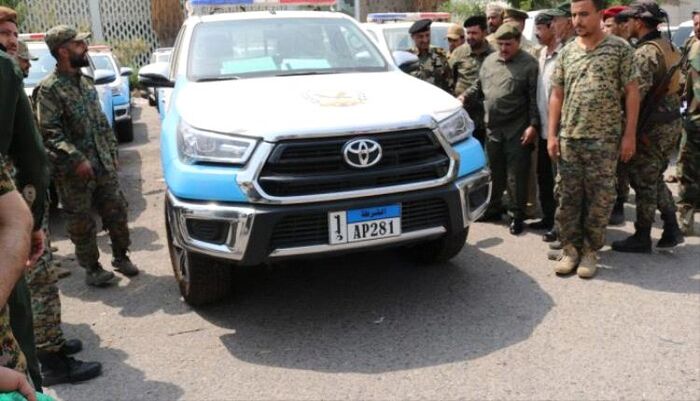 فتاة ترمي بنفسها من حافلة في عدن خوفاً من الاختطاف والأمن يوضح التفاصيل