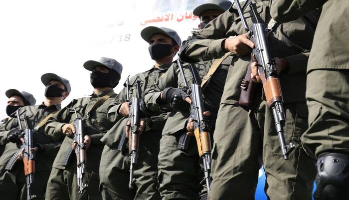 شاهد | جريمة تهز اليمن.. مسلح حوثي يقتل زوجته السابقة ووالديها بطريقة وحشية | تفاصيلها