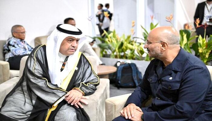 على هامش اعمال قمة المناخ .. طارق صالح يبحث مع وزير النفط الرومي مستقبل شراكة اليمن والكويت في مشاريع الطاقة