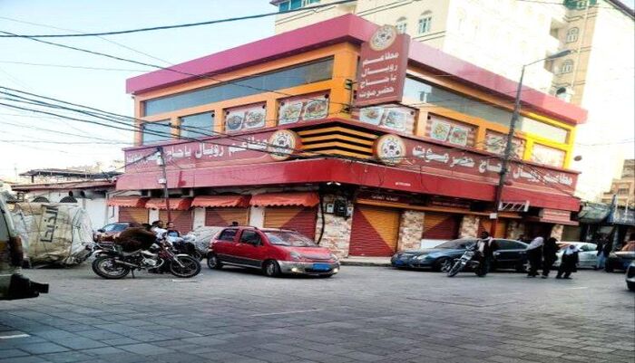 انهيار اقتصادي في صنعاء - إغلاقات متزايدة للمتاجر والمطاعم تحت وطأة الجبايات الحوثية