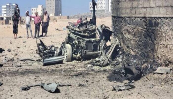 في تعز .. انفجار سيارة مفخخة يستهدف أطقمًا عسكرية تابعة للعميد حمدي شكري بالتربة