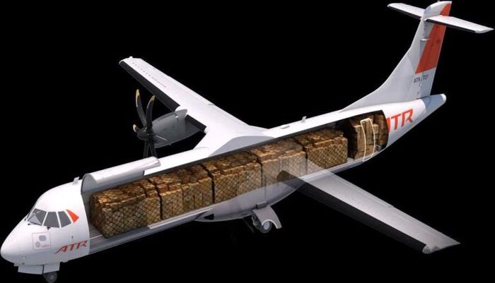 مشهد يتكرر بشكل يومي .. هبوط سري لطائرة شحن ضخمة على مطار صنعاء