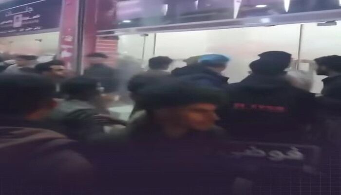 في العاصمة صنعاء.. مسلحون يحرقون (جنات) محل عبايات نسائية بشارع هائل