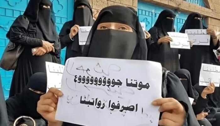 انتقادات لاذعة لسلطة الجماعة من التمجيد الاعمى واخطر اشكال الهزيمة تأتي من الداخل .. ناشط موالٍ للحوثيين يحذّر من انفجار مؤجّل |