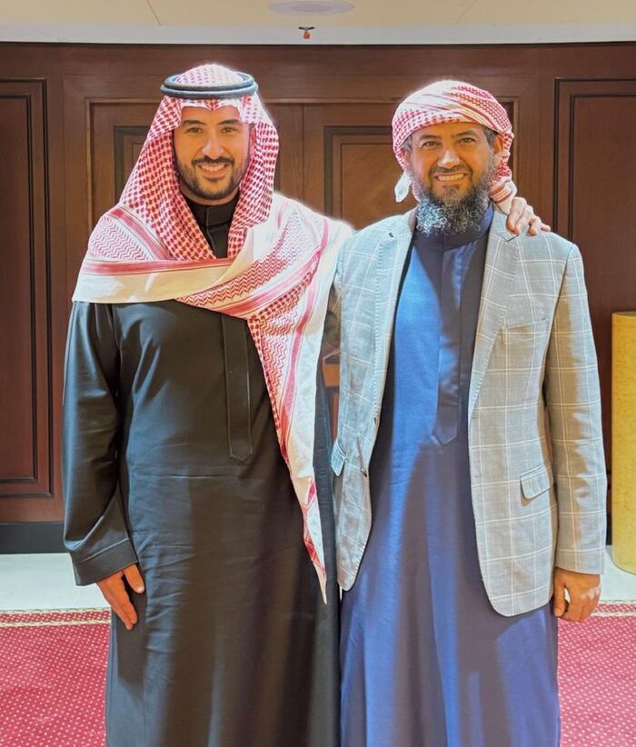 شاهد- أول قيادي بارز في المجلس الانتقالي الجنوبي يصل إلى الرياض لعقد لقاء مع وزير الدفاع السعودي