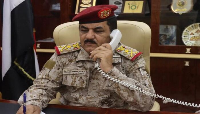 من الرياض | رئيس مجلس القيادة الرئاسي يعفي وزير الدفاع الداعري وقادة منطقة ومحور عسكري | اسماء