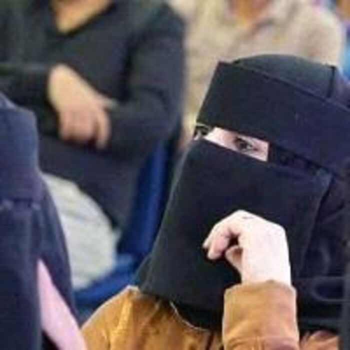 من تعز .. سمية الفقية ونداء إلى رئيس مجلس القيادة الرئاسي لإعادة بناء الدولة