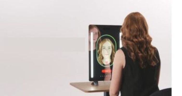 مرآة ذكية تحلل وجهك في 30 ثانية لتكشف عن عمرك البيولوجي ونصائح صحية