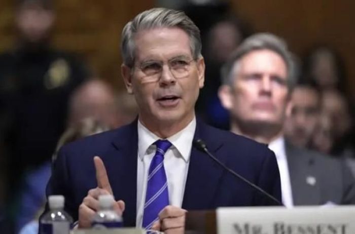 وزير الخزانة الأمريكي: سنقطع تمويل الحوثيين لإنهاء تهديدهم للملاحة