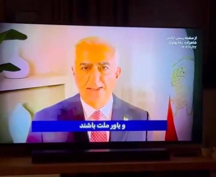 اختراق بث قنوات إيرانية رسمية وبث رسائل معارضة